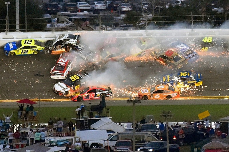 daytona 500 crash